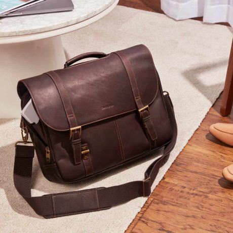 کیف قهوه ای مناسب اداره روی زمین