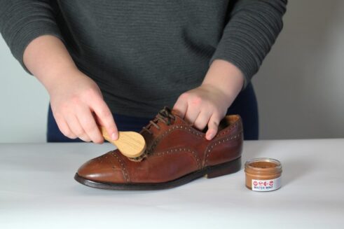 نحوه پاک کردن انواع لکه ها از روی چرم